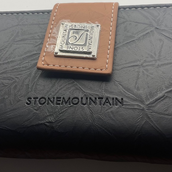 Stone Mountain Black and Tan Leather Wallet - NWT - Picture 10 of 10